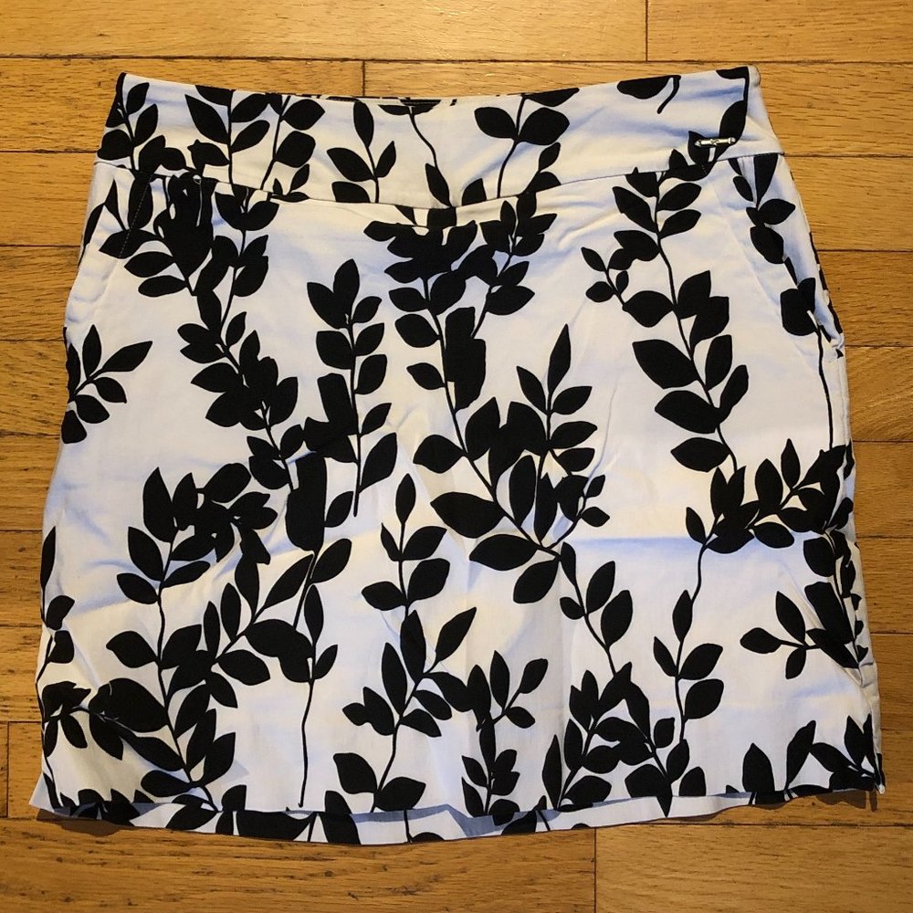 Women's S.C. & Co. Black and White Skort